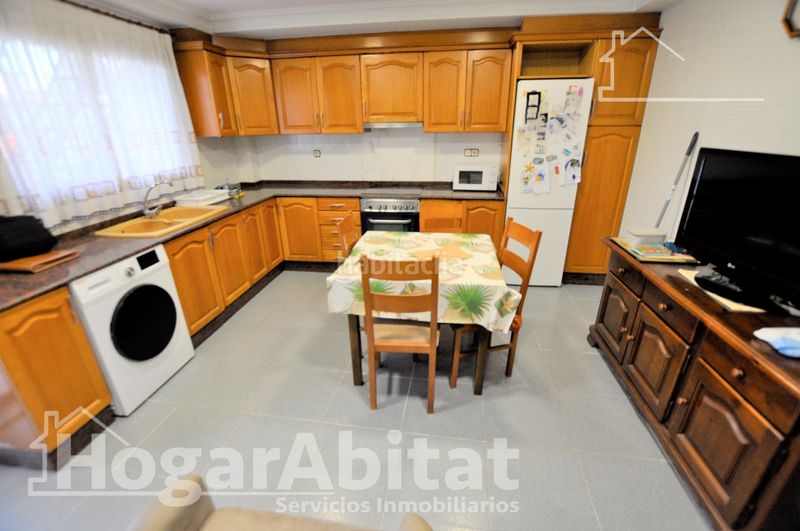 Foto c159870b-3afb-48c9-9b42-e3a4a5a4a745. Casa amb aparcament a Núcleo Urbano Pobla de Vallbona (la)