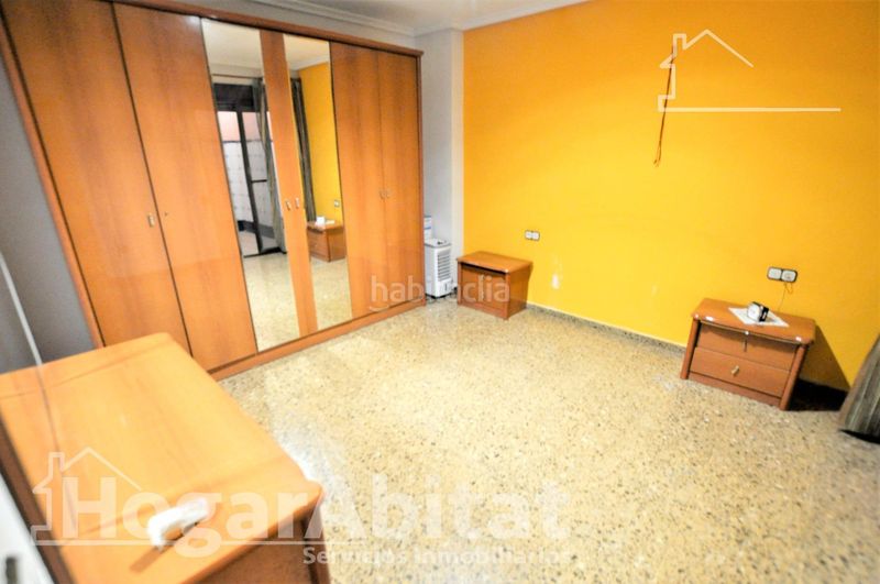 Foto f9664d37-b4ea-4a89-bdd9-48fc0b2f9ee3. Casa amb aparcament a Núcleo Urbano Pobla de Vallbona (la)