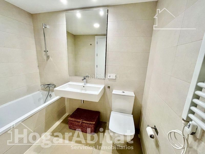 Foto bed784e3-86b5-48a8-bab1-5d4f84a10a78. Pis amb calefacció aparcament piscina a Nueva Santa Barbara - Cruz de Gracia Godella