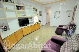 Casa  Calle poeta llorente. Casa amplia y luminosa con tres terrazas y gran garaje, en el ce