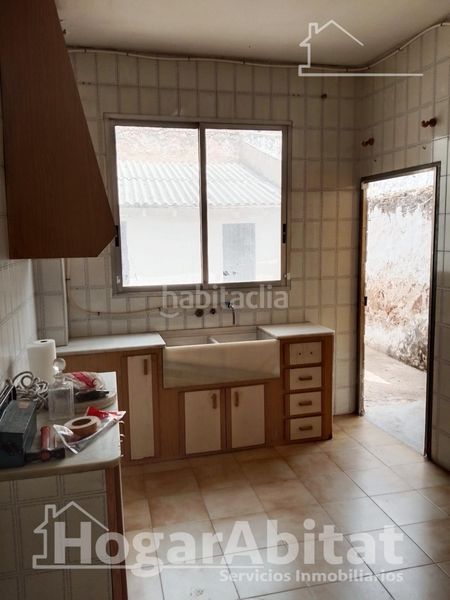 Foto c50fb9ad-e04d-4aca-aa83-a0ff40a85731. Casa amb aparcament a Núcleo Urbano Pobla de Vallbona (la)