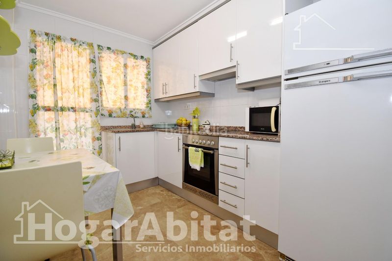 Foto 0a732c2a-caed-4eb9-87dc-cbbdad4bd67f. Pis amb aparcament a Oliva pueblo Oliva