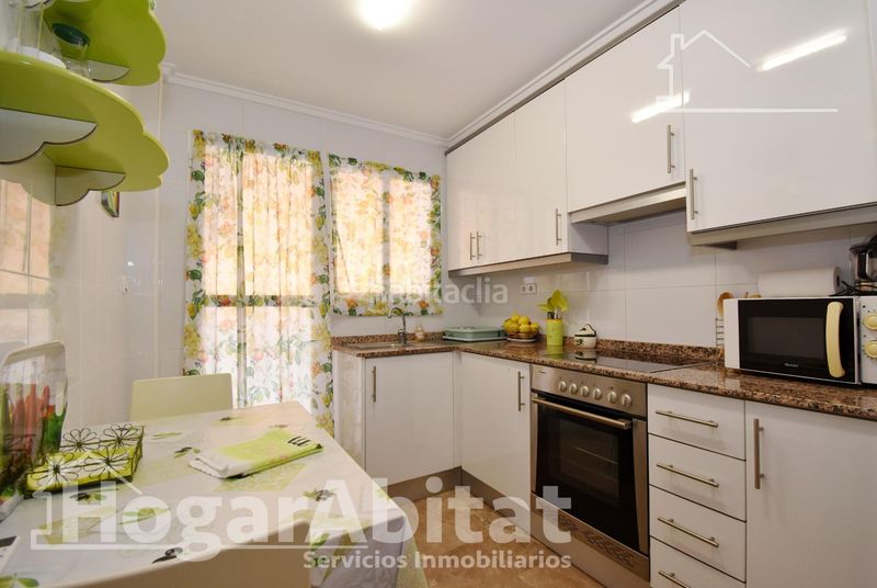 Foto ed8df89a-6f8e-47e3-88db-f087569da954. Pis amb aparcament a Oliva pueblo Oliva
