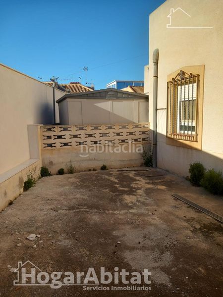 Foto 0abdee28-b644-451a-a18a-2aa42a7a056e. Casa amb aparcament a Zona los Frutales Torrevieja