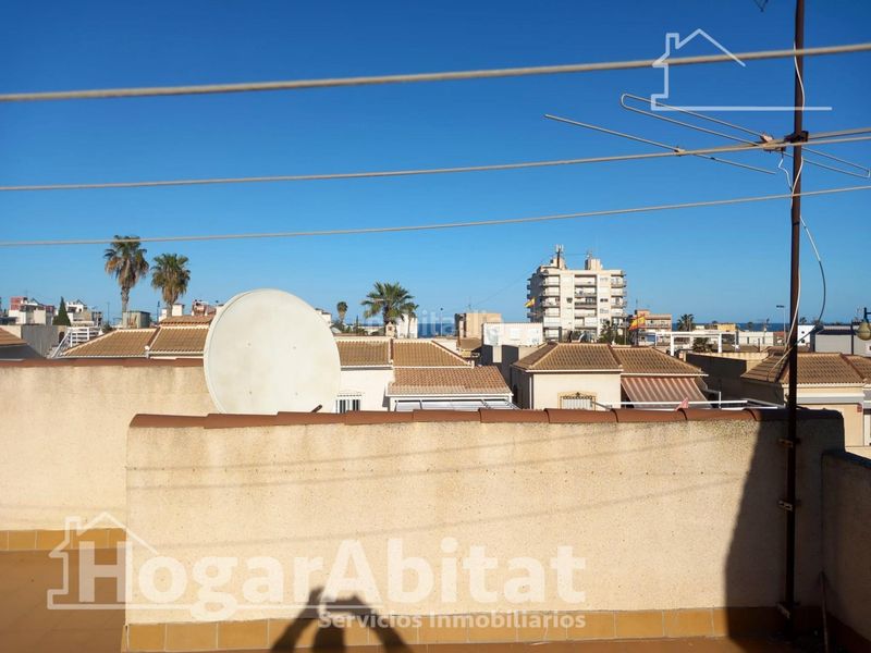 Foto 31ba5819-3d4e-4e9f-be44-691b6b277d6e. Casa amb aparcament a Zona los Frutales Torrevieja