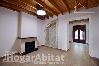 Haus  Calle mercat. Casa reformada y luminosa con tres terrazas, cerca del centro