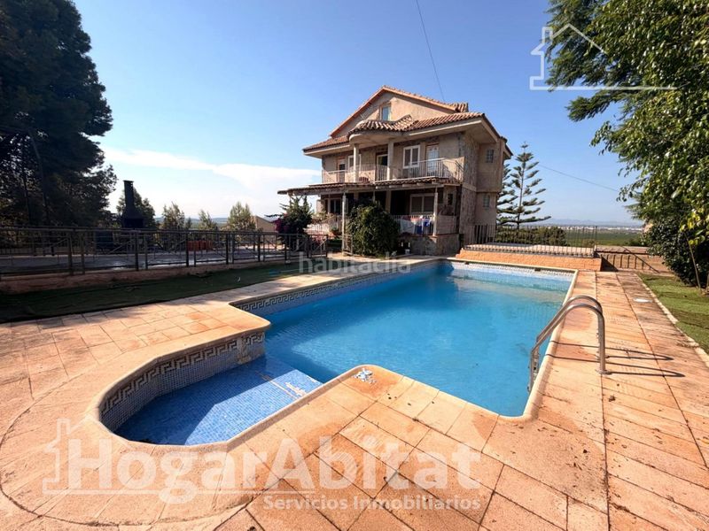 Foto 1715b31f-f359-4968-8f7d-96b50558e2e5. Xalet amb calefacció aparcament piscina a Sierra Perenchiza-Cumbres de Calicanto-Sto Domingo Chiva