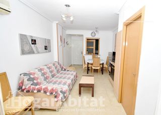 Pis  Avenida jardín. Acogedor en residencial con piscina, garaje y terraza, todo amue
