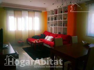 Casa adossada  Calle de gerreria. Oportunidad! adosado esquinero de cuatro dormitorios con garaje