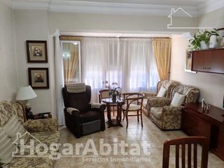 Etagenwohnung  Plaza de clavé. Amplio con garaje y trastero en pleno centro