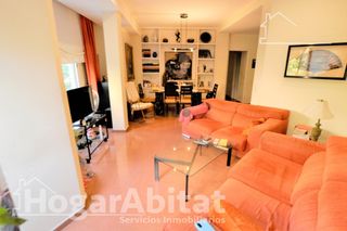 Appartement  Calle àngel guimerà. Alto, moderno y luminoso con ascensor, cerca del metro