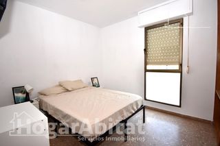 Etagenwohnung  Calle de josep gonzález huguet. Semireformado, exterior y acogedor junto a la plaça de la libert