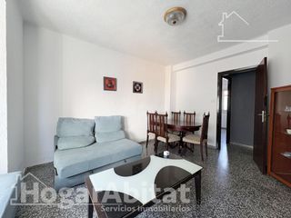 Flat  Calle rotova. Gran oportunidad! amplio, luminoso y económico con balcón, cerca