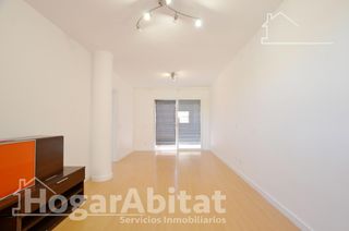 Appartement  Calle perú. Bajo espectacular! amplio, luminoso y exterior con balcón