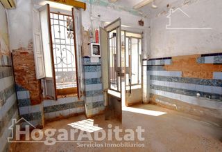 House  Calle salvador giner. Magnífica oportunidad! casa esquinera y económica con terraza, e
