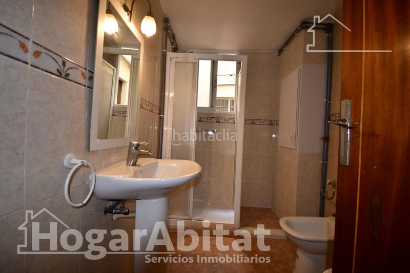 Foto 1a81a238-c1c9-42f4-a858-962d90530e01. Pis a Oliva pueblo Oliva
