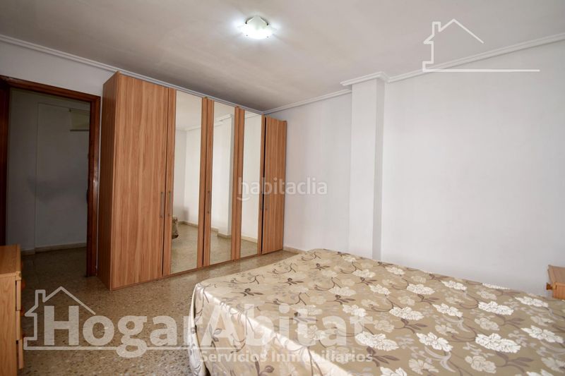Foto df80a1fa-54e0-44df-a356-a94863653462. Pis a Oliva pueblo Oliva