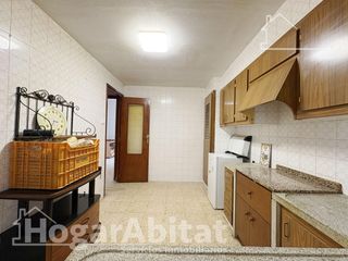Casa  Calle calvari. Amplia casa para reformar con garaje y terraza en el centro