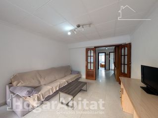 Piso  Calle escorpión. Acogedor y exterior con terraza acristalada junto a la av. del d