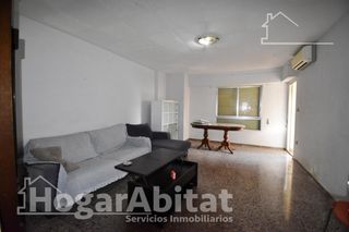 Pis  Calle de abuzeyan. Exterior con balc�n y ascensor junto a la av de valencia