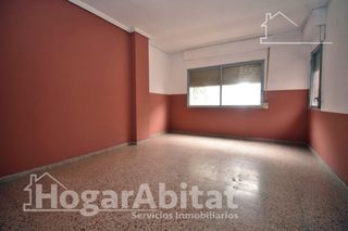 Piso  Avenida pius xii. Amplitud y luz raudal! con balcón y gran patio