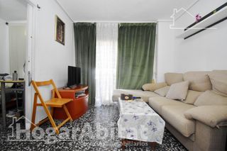 Piso  Calle grupo cooperación. Oportunidad! luminoso y económico con balcón y amueblado, cerca