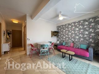 Appartement  Avenida marina, de la. Reformado con amplio balcón y vistas al mar en primera linea de