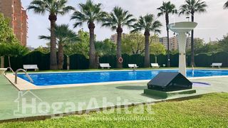 Pis  Avenida holanda. Reformado con piscina, garaje y terraza cerca de la playa