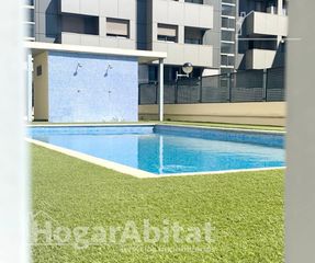 Pis  Avenida barcelona-92. Muy luminoso con piscina, garaje y trastero