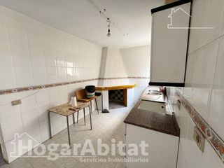 Casa a Madrigal. Oportunidad! gran casa con terraza para hacer tu hogar de ensueñ
