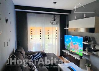 Flat  Avenida barcelona-92. Muy luminoso con piscina, garaje y trastero