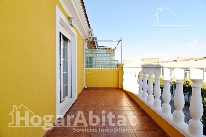 Foto df64259d-f265-47d8-8aff-799b793cc631. Casa adossada amb calefacció aparcament piscina a Cullera