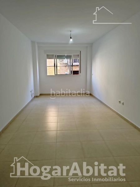 Foto cd60d00c-9c11-4802-98be-0f24ba567c77. Pis a playa puerto de Sagunto Sagunt