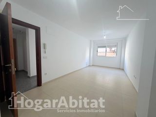 Pis  Calle espronceda. Reformado con patio cerca de la playa