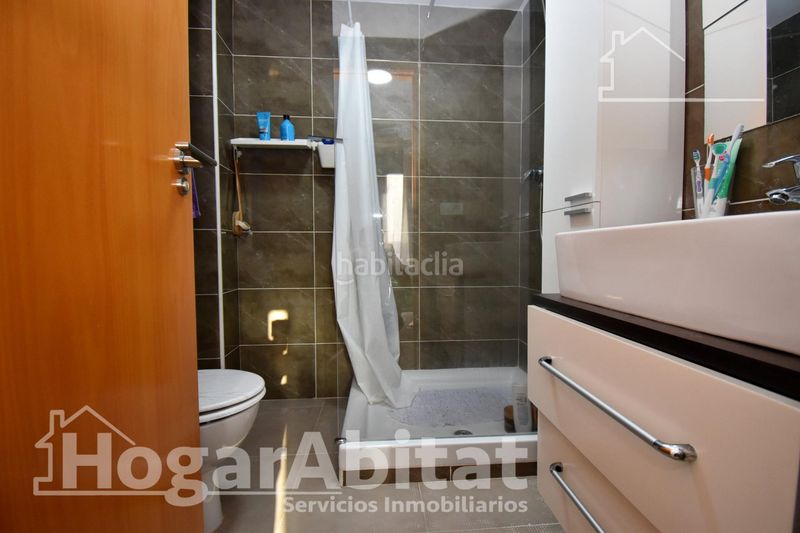 Foto 129ca8a7-ae9f-4e42-b0a0-63f19f7ebe8a. Casa adossada amb aparcament piscina a Playa-Ben Afeli Almazora / Almassora