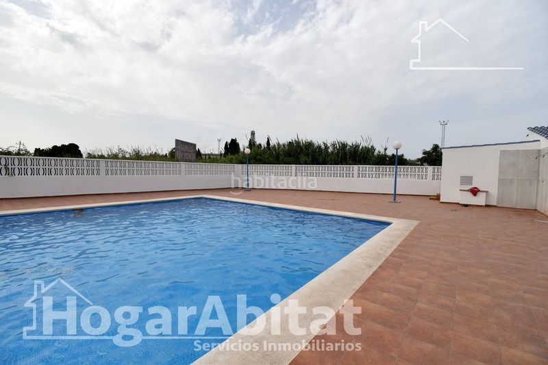 Foto b8e06b5b-00be-4019-a2a4-62138d4de7b7. Casa adossada amb aparcament piscina a Playa-Ben Afeli Almazora / Almassora