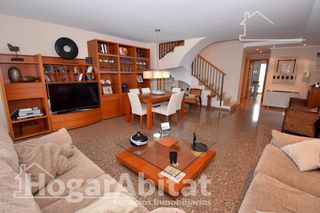 Penthouse  Calle de torrent. Amplio y exterior ático dúplex junto a la av. llevant