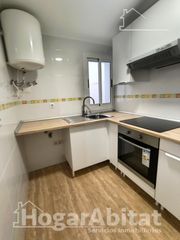 Flat  Calle espronceda. Reformado con patio cerca de la playa