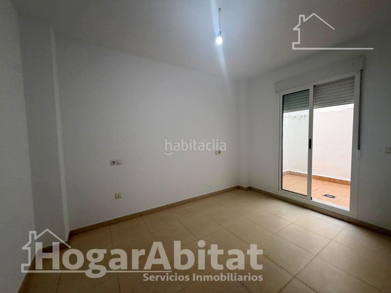 Foto a4f0cbfd-09cf-41b0-a288-eff723421be3. Pis a playa puerto de Sagunto Sagunt