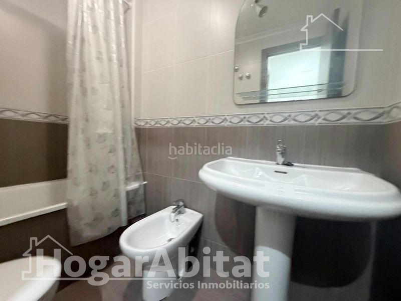 Foto bf833786-88ed-4d99-9299-e27bfcda7212. Pis a playa puerto de Sagunto Sagunt