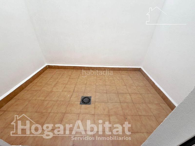 Foto db399be5-1493-440e-8d7e-877fef6e2485. Pis a playa puerto de Sagunto Sagunt
