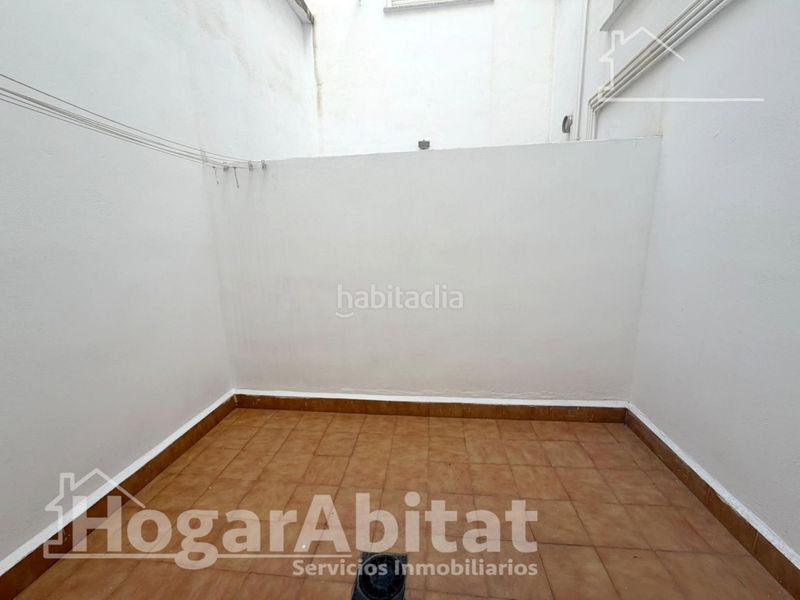 Foto f41fa0b6-9d13-4696-b7ca-9bf9eb057b3b. Pis a playa puerto de Sagunto Sagunt