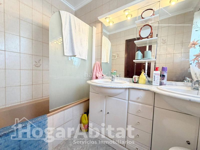 Foto 01c0764e-d260-4bd5-8fa5-21c9179a3efe. Chalet  con piscina, garaje y terraza en Urbanizaciones Llíria