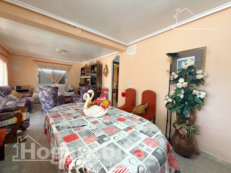 Foto 44c6af89-0be4-4d29-b87d-2b5fc1bff637. Chalet  con piscina, garaje y terraza en Urbanizaciones Llíria