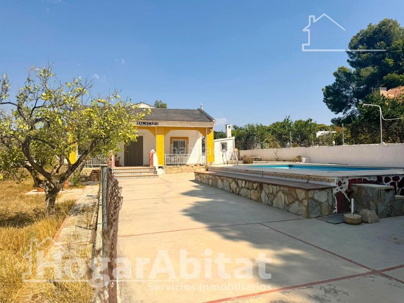 Foto 51152488-94c4-45e1-ae82-f1105c6374bc. Chalet  con piscina, garaje y terraza en Urbanizaciones Llíria