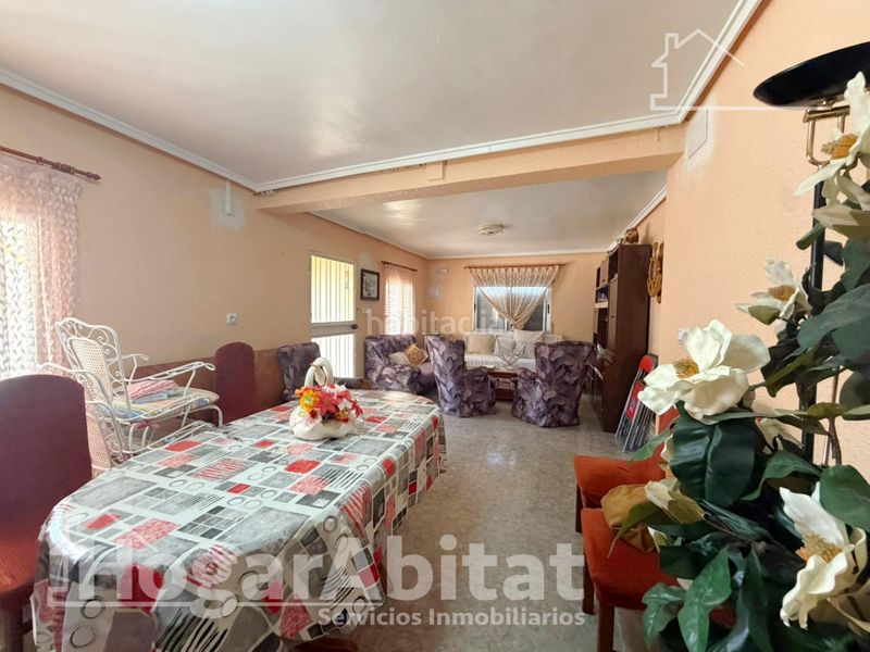 Foto 529ef6fc-f969-4e95-9081-545bb6eba0da. Chalet  con piscina, garaje y terraza en Urbanizaciones Llíria