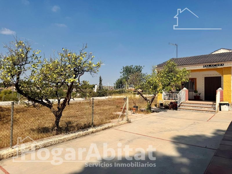 Foto 6314b2ac-d504-42f4-bc78-30b8c8b80952. Chalet  con piscina, garaje y terraza en Urbanizaciones Llíria