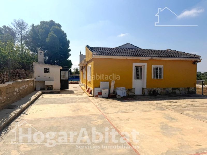 Foto 6b733a73-9a54-4e26-ac4b-436e444b593d. Chalet  con piscina, garaje y terraza en Urbanizaciones Llíria