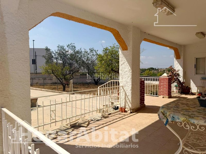 Foto 7ec90ac2-fb89-4a2a-be97-753eb54a0333. Chalet  con piscina, garaje y terraza en Urbanizaciones Llíria