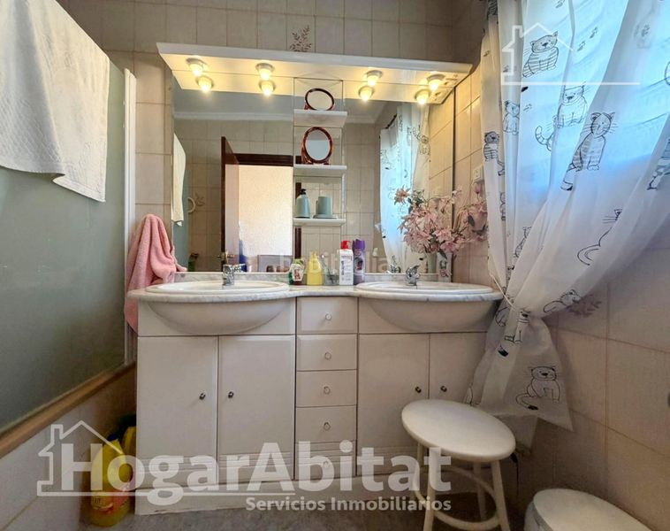 Foto 7f7bb562-f293-4f8f-9855-35e637da244f. Chalet  con piscina, garaje y terraza en Urbanizaciones Llíria